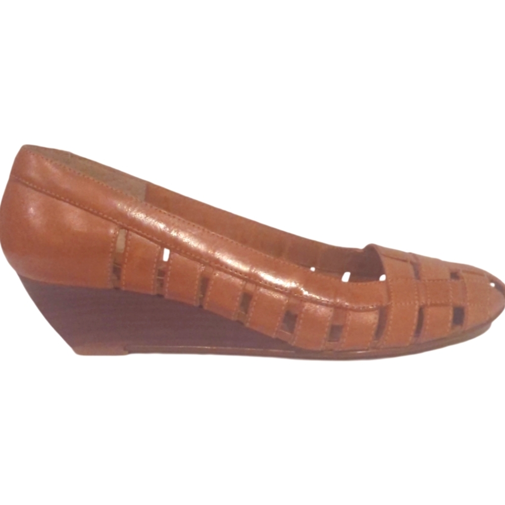 NWOT Bass Tan Leather Wedge Slip-on Pump - Picture 12 of 12